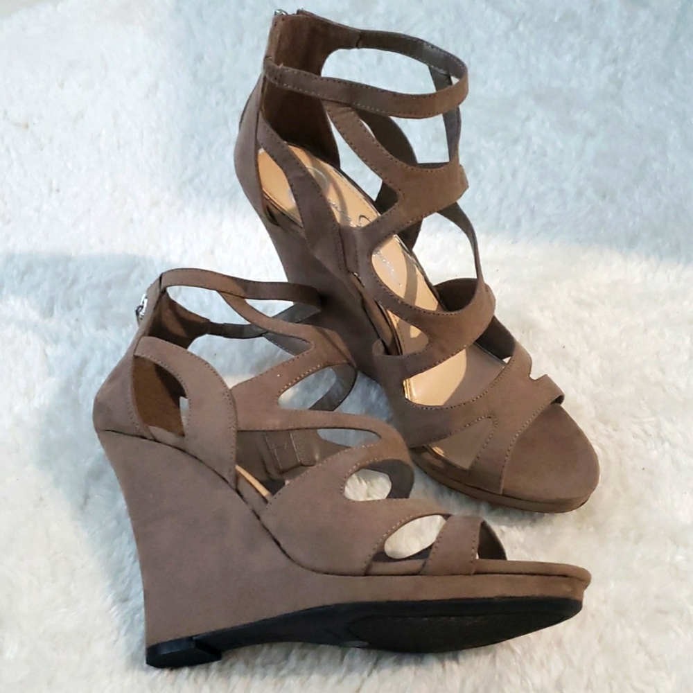 Jessica Simpson Wedges 7.5.Price firm.